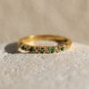 Bague Olivia ✦ Demie alliance en or jaune diamants et émeraudes